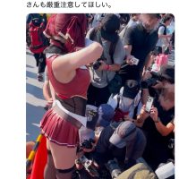 【画像】コスプレイヤーさん、ローアングルで撮影されまくってしまう・・・